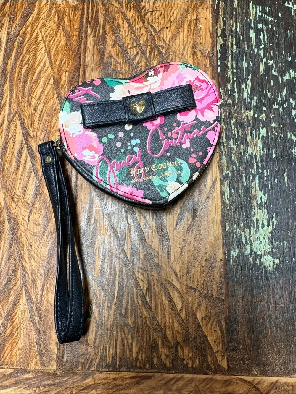 Juicy Couture Pick Ur Petal Black Pink Zippered Heart Faux Leather Wristet 5”X5”
